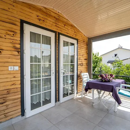 Fabulous Detached House With Garden In 빌라 페티예