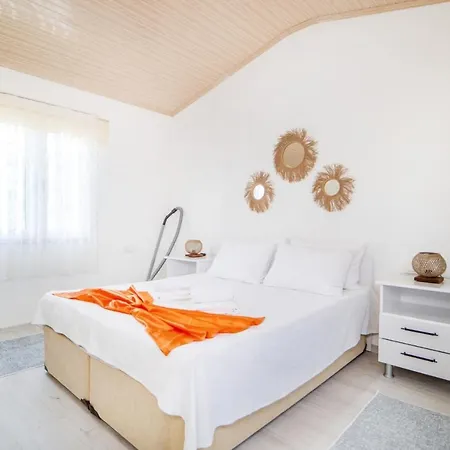 Fabulous Detached House With Garden In * 페티예